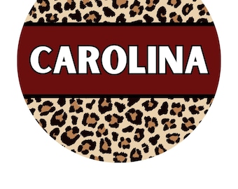 Logotipo da Carolina com estampa de leopardo