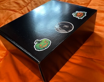 Burnzig Mystery Box! (Shirt, Art, Pin, Sticker und mehr!)