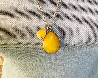 Banana Republic Yellow Teardrop Pendant Necklace - Gold Tone  - Faceted Stone -Mustard Yellow Statement Jewelry