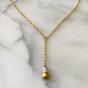 Brighton Gold Tone Y Necklace Rhinestone Pearl Drop Pendant Necklace Dainty Elegant imagen 1