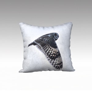 Short-Eared Owl Photographic Pillow (18&quot; x 18&quot; and 22&quot; x 22&quot;)