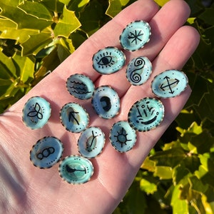EDIZIONE LIMITATA Sea Magick 13 set di rune delle streghe / Ocean Mermaid Magic Wicca Pagan Witchcraft / Divinazione Atlar Tool Beach Decor Gift Supply