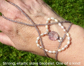 Natural FLUORITE handcarved flower. Freshwater pearl heart. Gemstone elastic slave bracelet. Crystal bracelets ring. Semi precious stone.