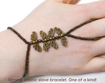 Nickel free bronze metal jewelry details. Brown iris metallic elastic slave bracelet. Beaded Bracelet ring. Hand jewellery. Finger bracelet.