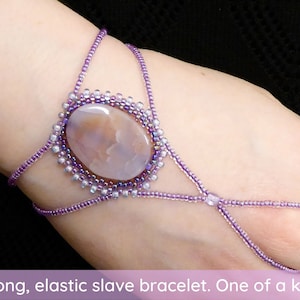 Natural AGATE. Elastic gemstone slave bracelet. Crystal hand finger jewelry. Semi precious stone hand bracelet. Hand chain. Hand jewellery