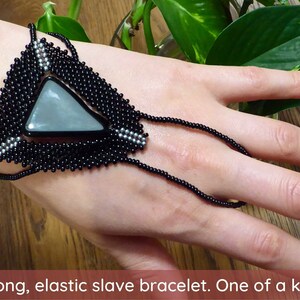 Natural ONYX, elastic gemstone slave bracelet. Crystal finger jewelry. Semi precious stone hand bracelet. Hand chain ring. Hand jewellery.