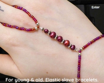 Red freshwater pearls. Nickel free silver metal beads. Elastic slave bracelet. Beaded Bracelet ring. Hand jewellery. Finger bracelet.