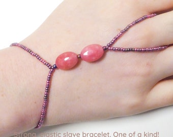 Pink dyed natural Jade. Pink purple metallic elastic gemstone slave bracelet. Crystal bracelets ring. Semi precious stone finger bracelet.