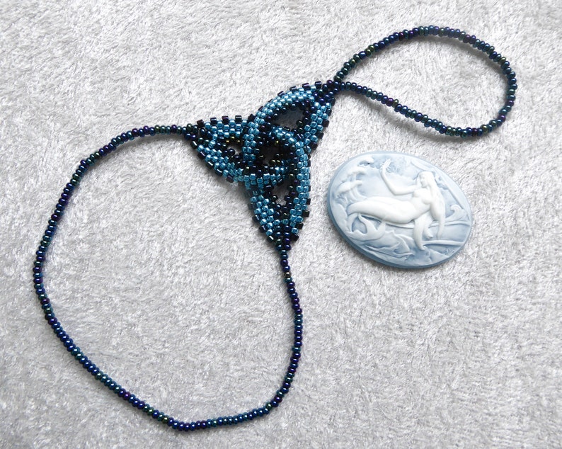Turquoise metallic Celtic Knot beadwork. Elastic slave bracelet. Blue green metallic seed beads. Beaded hand finger jewelry. Ring bracelet. image 4