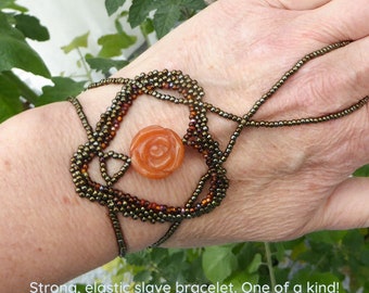 Natural AVENTURINE handcarved rose. Elastic gemstone flower slave bracelet. Crystal bracelets. Semi precious stone finger bracelet.