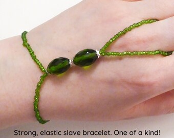 Natural green dyed faceted Crystal Quartz. Elastic gemstone slave bracelet. Crystal bracelets ring. Semi precious stone finger bracelet.