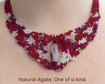 Genuine AGATE necklace. Free form Gemstone necklace. Crystal collar. Semi precious stone bib. Beaded choker. Beadwork statement necklace.