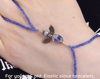 Blue dyed Clear Quartz angel. Elastic gemstone slave bracelet. Crystal bracelets ring. Semi precious stone hand jewelry. Ring bracelet.