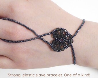 Dark gray faceted heart. Elastic slave bracelet. Hematite metallic seed bead. Ring bracelet. Hand jewelry. Hand finger jewelry.