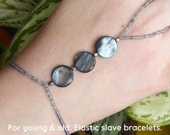 Bluegray mother of pearl. Elastic slave bracelet. Beaded Bracelet ring. Hand jewellery. Finger bracelet. Ring bracelet. Hand chain ring.