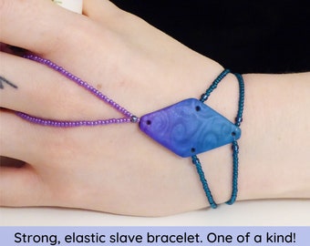 Blue & purple polymer clay. Elastic slave bracelet. Bracelet ring. Hand jewellery. Finger bracelet. Ring bracelet. Hand bracelet. Hand chain