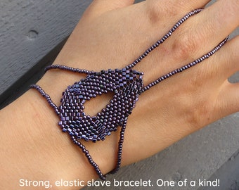 Purple metallic elastic slave bracelet. Beaded stretchy bracelets ring. Beadwork finger bracelet. Hand jewelry. Hand chain. Ring bracelet.