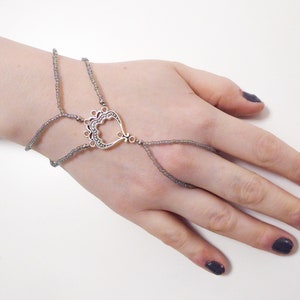Nickel free silver metal jewelry detail. Elastic slave bracelet. Transp black diamond seed beads. Beaded bracelets ring. Finger bracelet. image 3