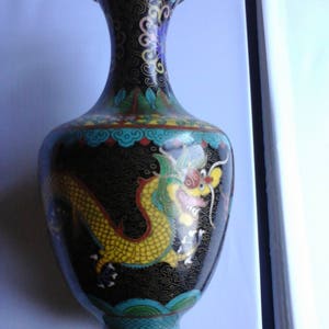 An antic  chinese metal cloisonnée dragon vase 1900s 28cm