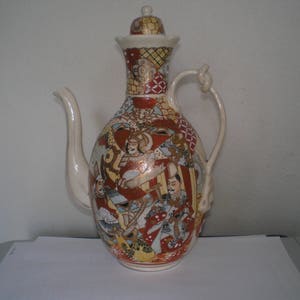 A Japanese Satsuma ceramic teapot of early 20thc(1900)