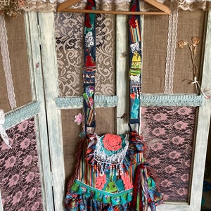 Bandolera con collage tropical