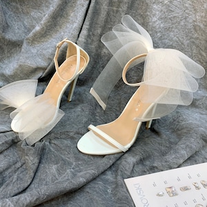 Ivory Wedding Bow Shoe Clip, Shoe Clip For Bride, Bridal Shoe Bow, White Shoe Clips Handmade Wedding Shoe