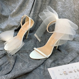 Ivory Wedding Bow Shoe Clip, Shoe Clip For Bride, Bridal Shoe Bow, White Shoe Clips Handmade Wedding Shoe