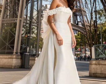 Vestido de novia de sirena: Alta costura con bordado floral 3D y hombros descubiertos, cola desmontable.