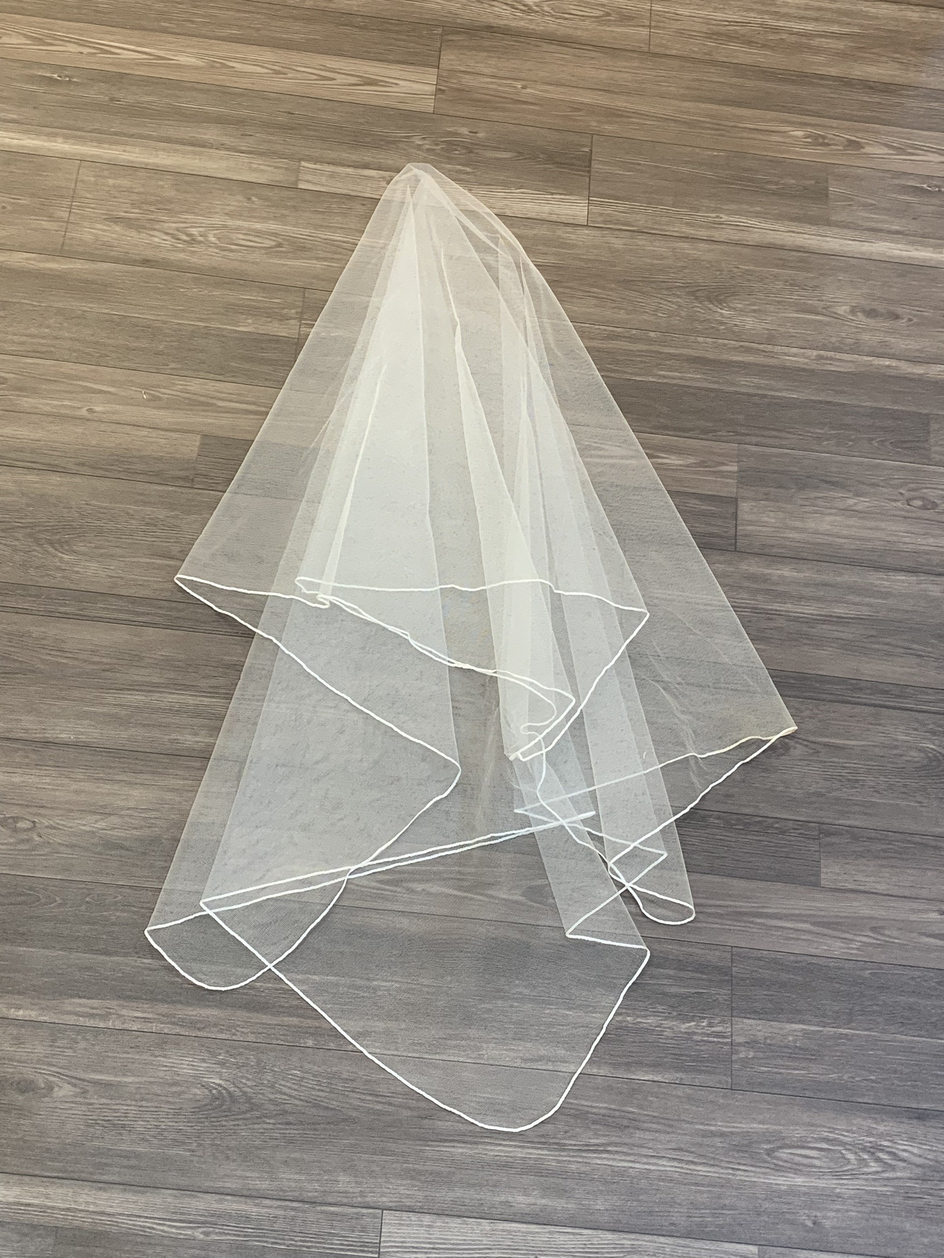 Ivory Bridal Veil: Short Tulle Veil With Border Edging - Etsy