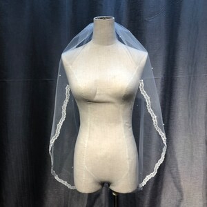Wedding White Veil Small Lace Veil With Pearl Falling Around SV2302