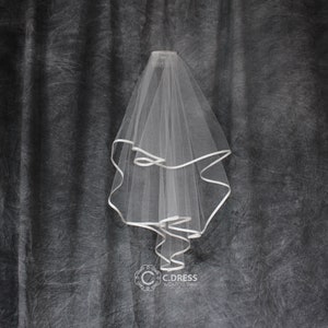 Minimalist Wedding Short Veil, Two layer Simple Silk Borders Veil, Short Veil With Comb, Bridal Wedding Veil image 2