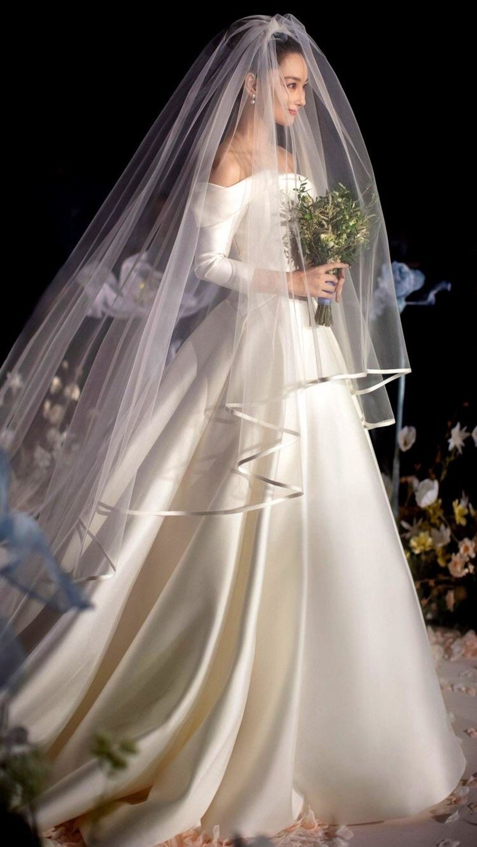 White Wedding Veil Satin Cord Edge Cathedral Wedding Veil - Etsy White Wedding Veil Satin Cord Edge Cathedral Wedding Veil - Etsy