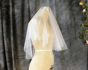 Minimalist Short Wedding Veil: Two-Layer Floral Lace Tulle