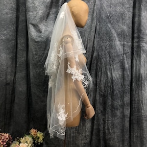 Bridal Veil Short Design, 2 tier Veil with blusher, Fingertip cascading veil, Lace Border, Fingertip veil. 2TVR62308B