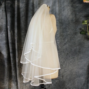 Fingertip Wedding Veil, Bridal Veil Two Layer, Elegant Wedding Short Veil, Short Lace Veil With Comb, Lace Edge Wedding Veil