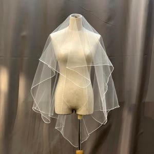 Ivory Bridal Veil , Drop Veil Tulle, Short Veil, Brush Veil, Small bording Around Veil. SVR72310