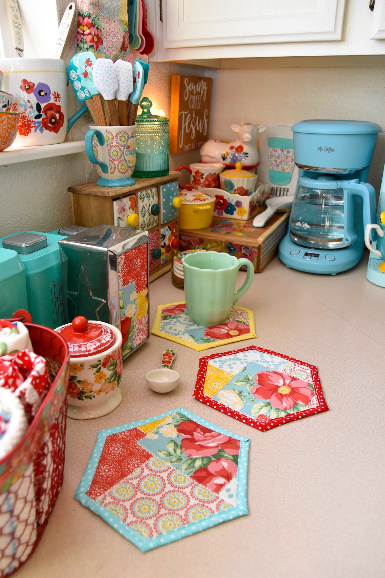 Pioneer woman cheap kitchen decorations