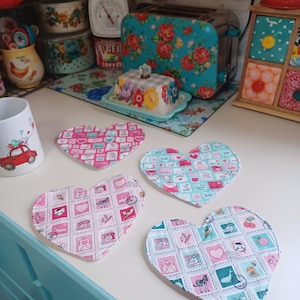 Valentines Mug Rug~Valentines Day Decor~Quilted Mug Rugs~Coffee Bar Decor~Coffee Table Decor~Drink Coaster~Coffee Cozy~French Country~Hearts