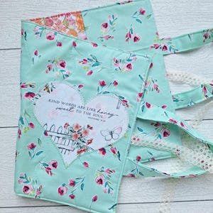 Housse de bible faite main ~ Housse de bible en tissu pour femme ~ Housse de bible en tissu matelassé ~ Housse de bible personnalisée pour femme ~ Protecteur de bible ~ Housse de journal biblique