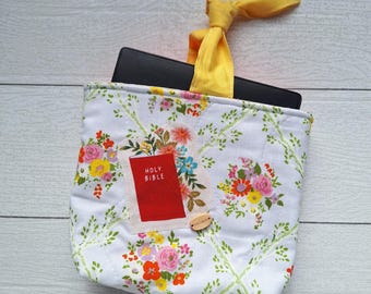Bijbelstrik mouwomslag ~ gewatteerde boekomslag ~ beschermende bijbelomslag met strik ~ stijlvol bijbelaccessoire ~ cadeau voor vrouwen ~ gepersonaliseerde bijbelkoffer