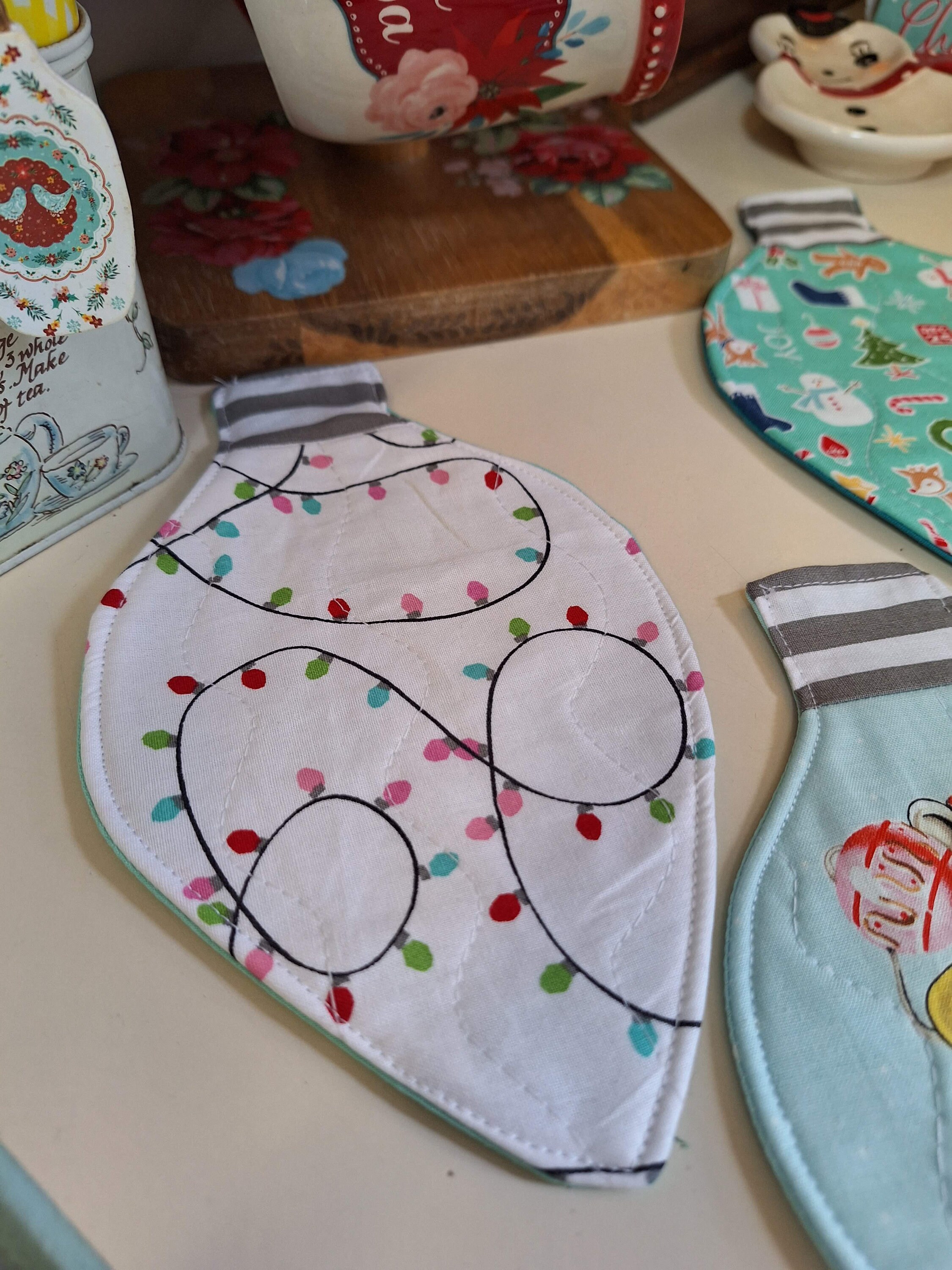 Light Bulb Rug Christmas Light Bulb~christmas Mug Rug~vintage Santa Mug~quilted Mug ...