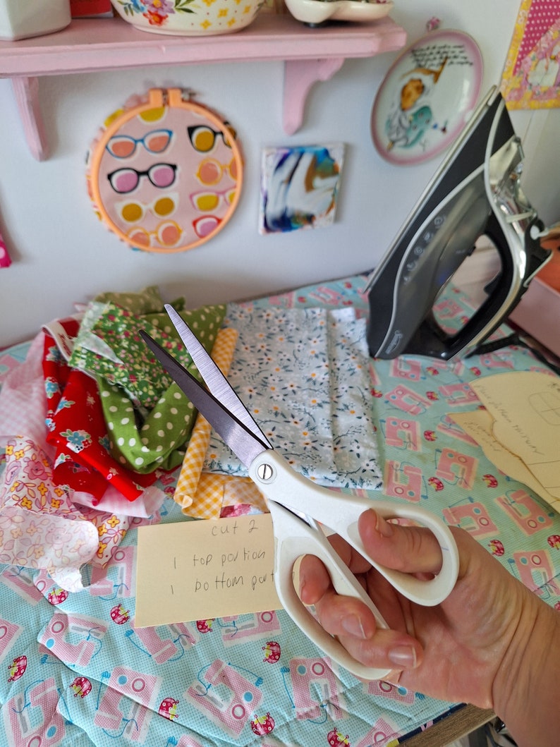 PDF Sewing Pattern-Vintage Camper Mug Rug-Retro Camper Hot Pad-Step by Step Photo Tutorial-Beginner Sewing Tutorial-Easy Sewing Pattern image 8
