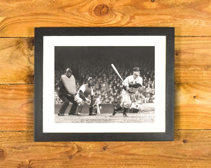 Lou Gehrig - Iconic New York Yankees Star 1923-1939 - Matted and Framed Sports Bar & Room Wall Hanging