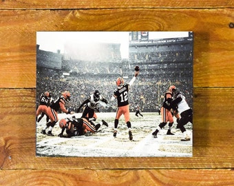 Aaron Rodgers & Green Bay Packers - In-Game Action During Snow at Lambeau Field - Wood Wall Panel