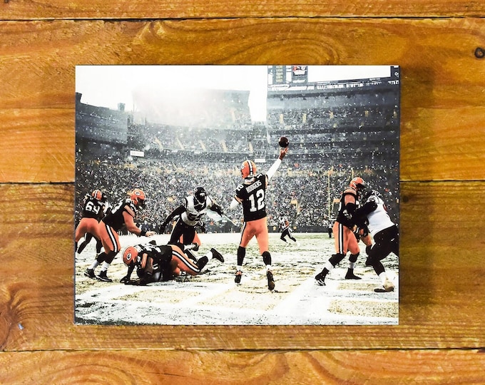 Aaron Rodgers & Green Bay Packers - In-Game Action During Snow at Lambeau Field - Wood Wall Panel