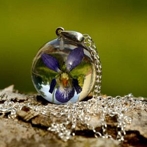 Violet Resin Pendant, Purple Flowers Necklace, Resin Jewelry, Silver Jewelry, Real Flower pendant, Spheres 2.5 cm or 3 cm. Chain 45 cm.