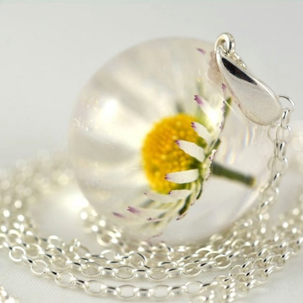White Daisy Flower Pendant, Daisy Resin Pendant, Real Flower Pendant, White Silver Pendant, White Necklace, Flower Jewelry