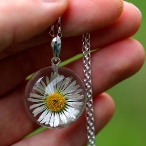White Daisy Flower Pendant, Daisy Resin Pendant, Real Flower Pendant, White Silver Pendant, White Necklace, Flower Jewelry