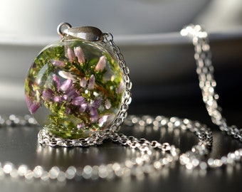 Real Heather (Calluna vulgaris) Pendant, Resin Natural Plants Necklace, Magic Resin Pendant. Sphere 2.5 cm. Chain 80 cm.