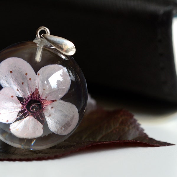 Pink Cherry Flower Pendant, Pink Resin Pendant, Real Flower Pendant, Silver no Chain Pendant, Cherry Necklace. Sphere 3 cm. Witchout chain.